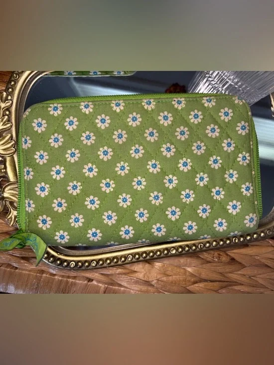 Vera Bradley 3 Piece Set, Quilted Green Floral Tote with Matching Wallet & Pouch - Picture 13 of 16